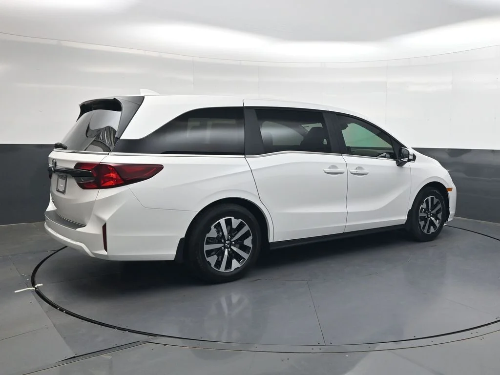 New 2026 Platinum White Pearl Honda EX-L image 4