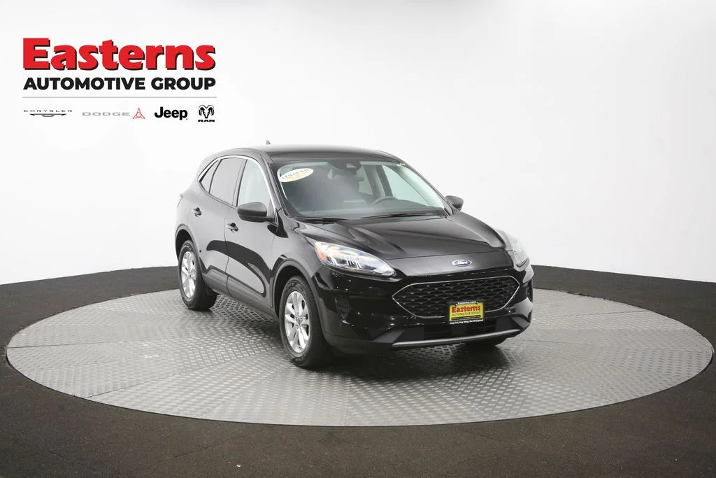 Used 2022 Black Ford SE image 49