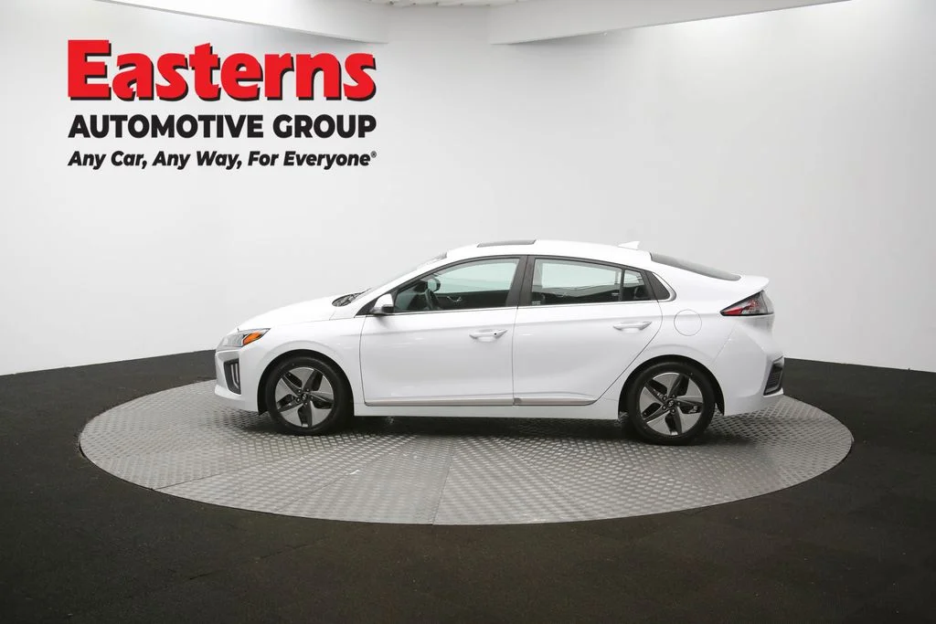 Used 2022 White Hyundai Limited image 61