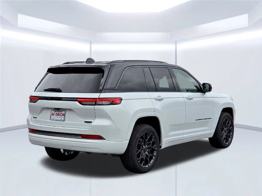 New 2027 White/off-white Jeep Summit image 21