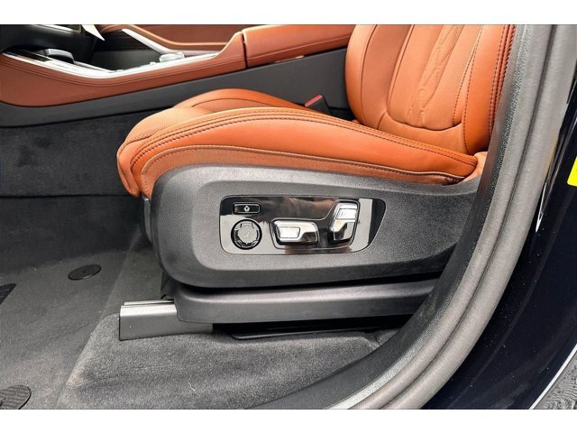 New 2026 Carbon Black Metallic BMW xDrive50e image 24