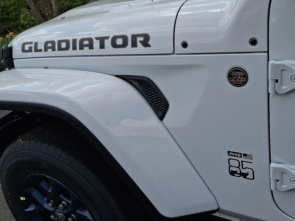 New 2026 Bright White Clear-Coat Exterior Paint Jeep 85th Anniversary Edition image 6