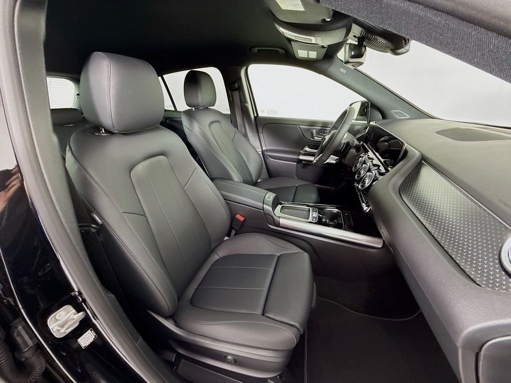 Used 2025 Black Mercedes-Benz GLA 250 image 27