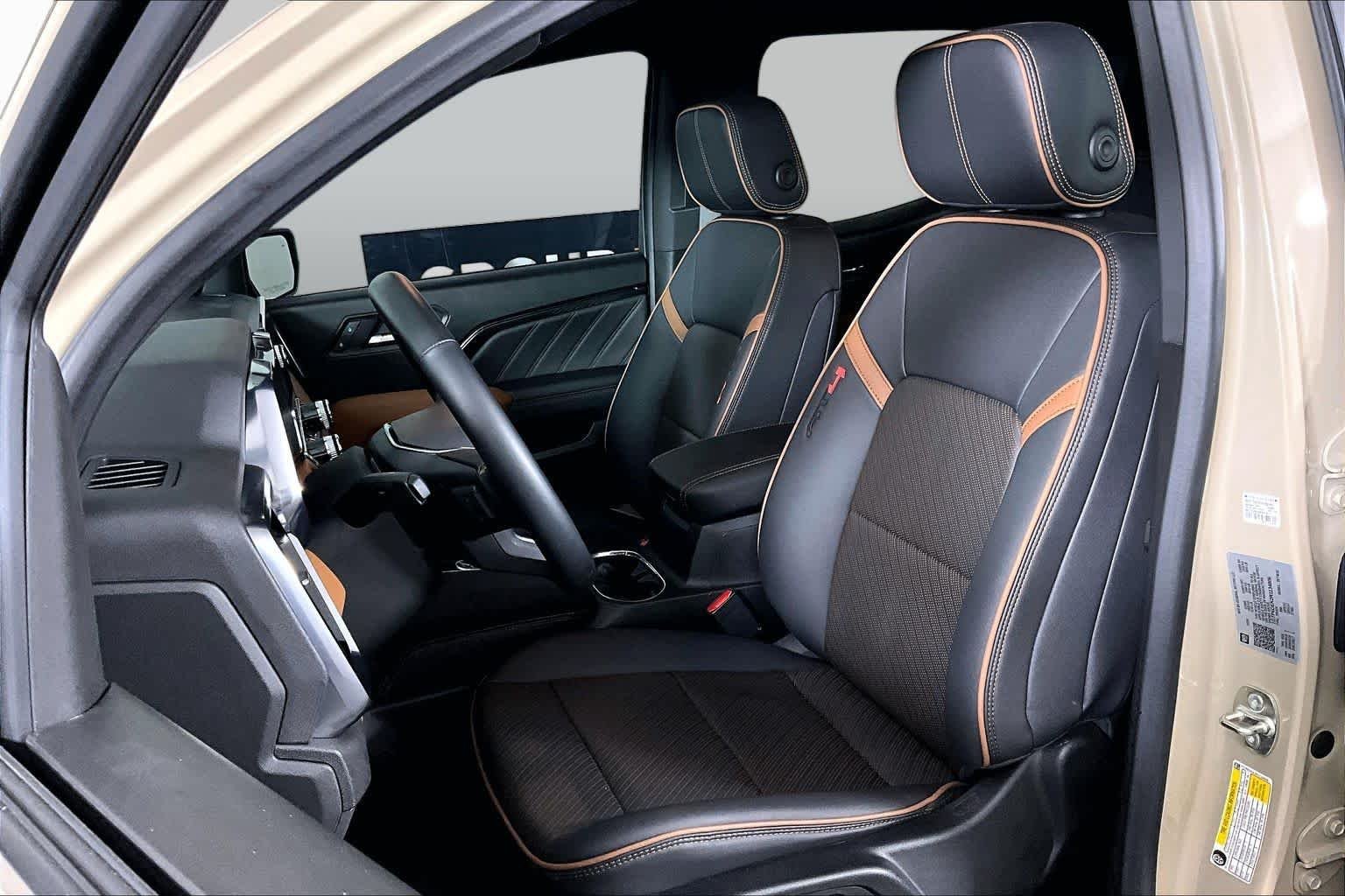 2024 GMC Canyon AT4 - Photo 7