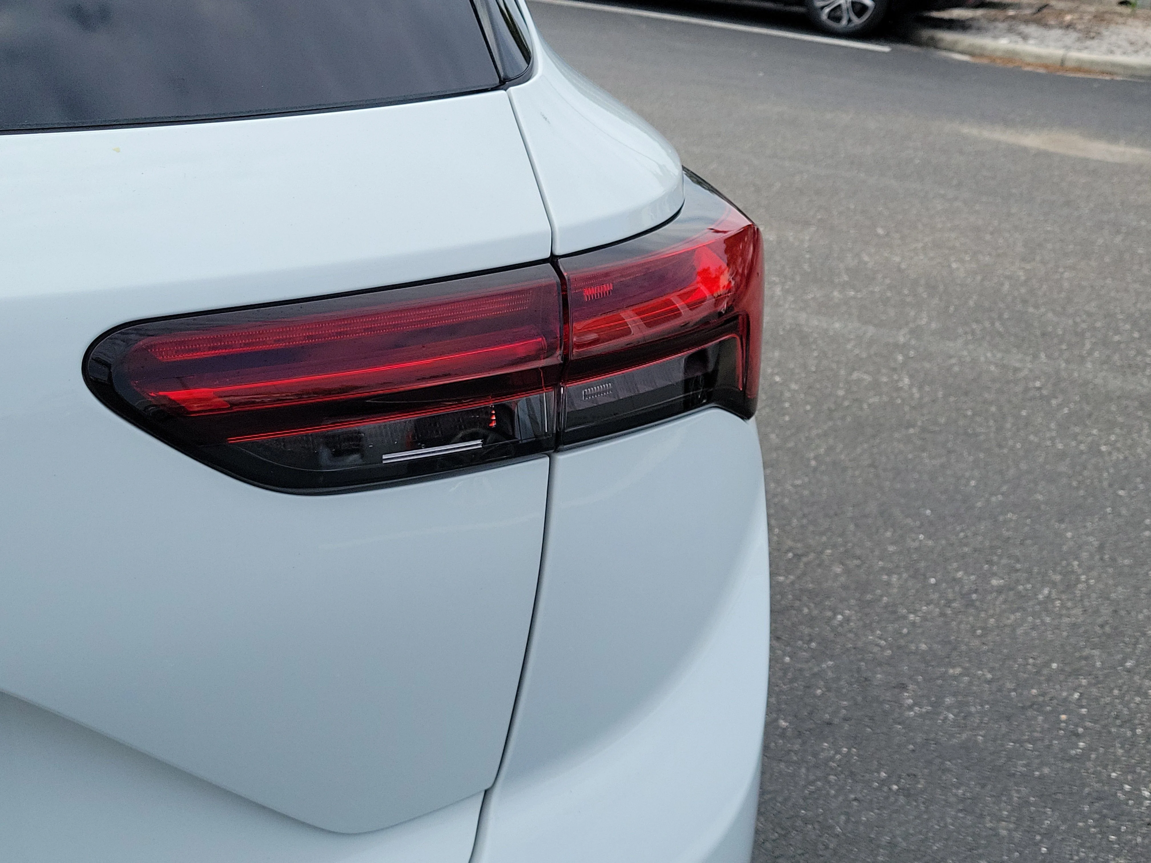 Used 2022 Summit White Buick Preferred image 11