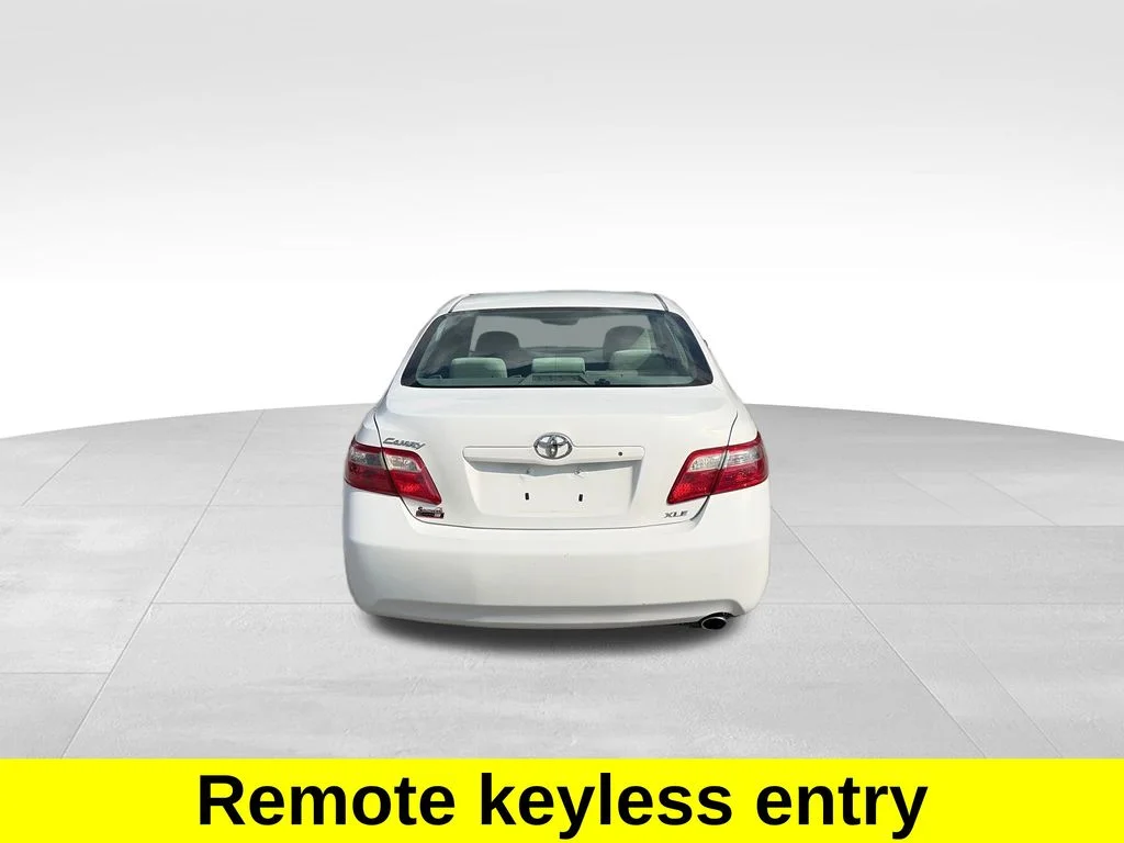 Used 2009 White Toyota XLE image 4