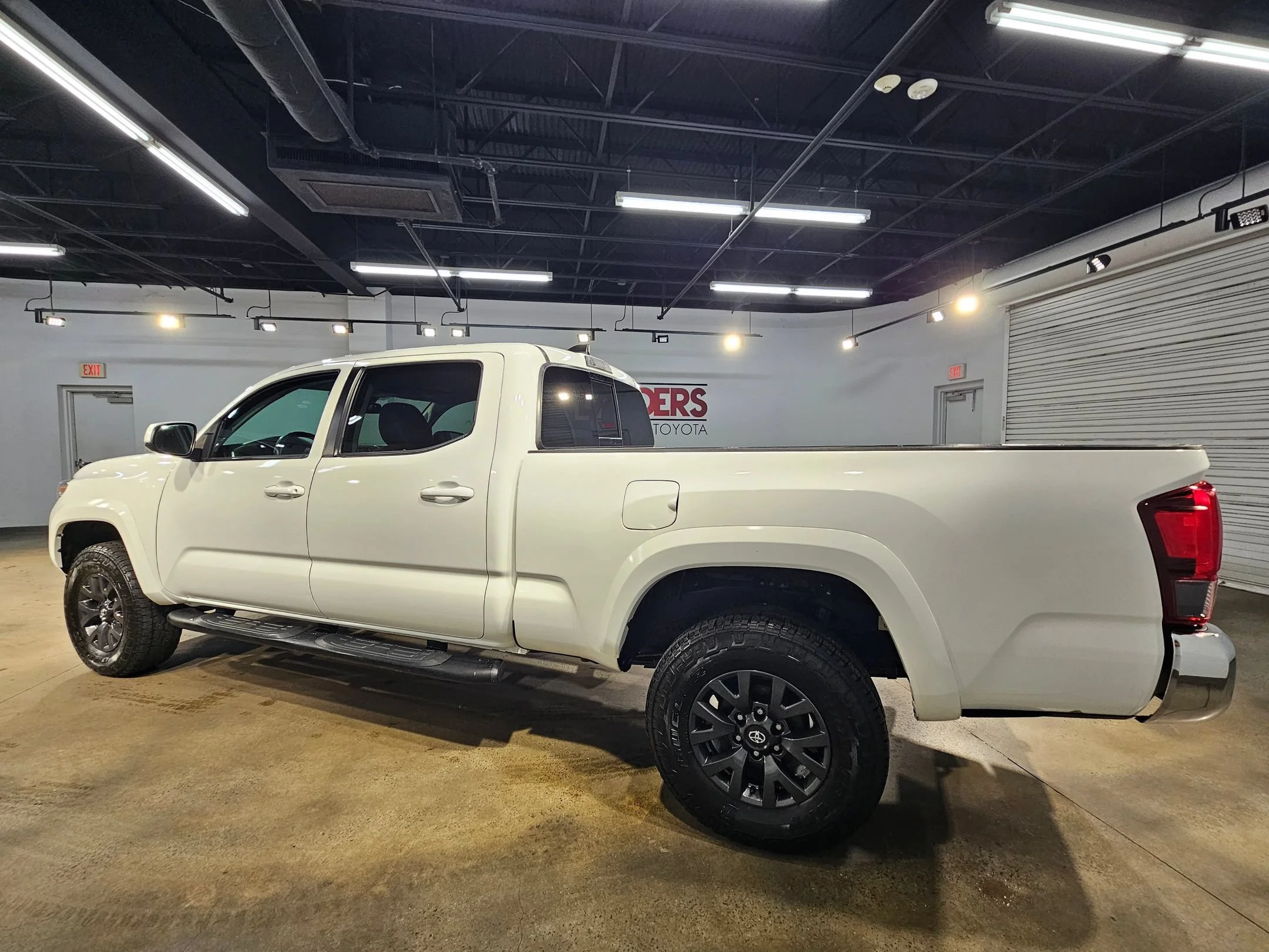 Used 2023 Ice Cap Toyota SR5 image 5