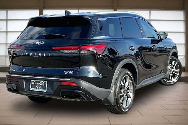 Used 2023 Black INFINITI LUXE image 2