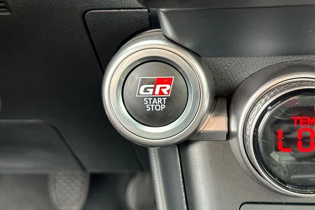 Used 2022  Toyota Base image 23