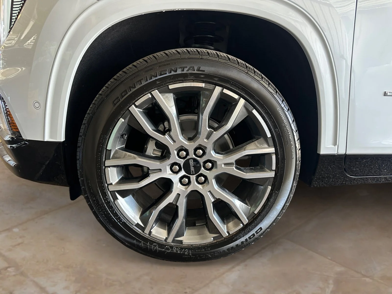 New 2026 Glacier White Tricoat GMC FWD Denali Ultimate image 31