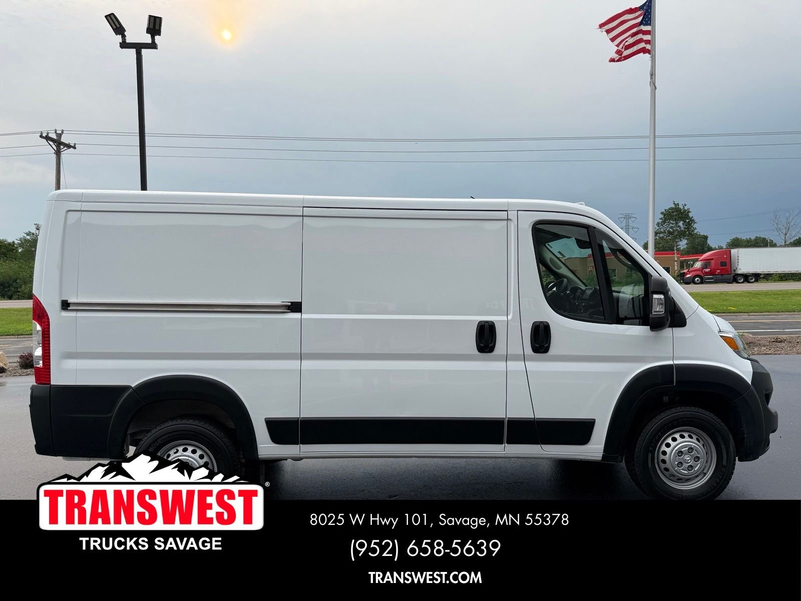 Used 2025 White Ram Base image 15
