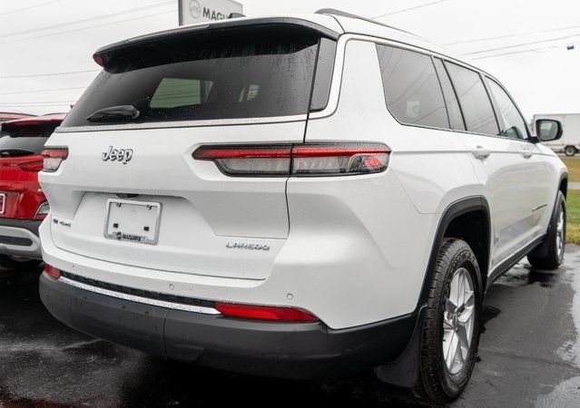 Used 2023 White Jeep Laredo image 4