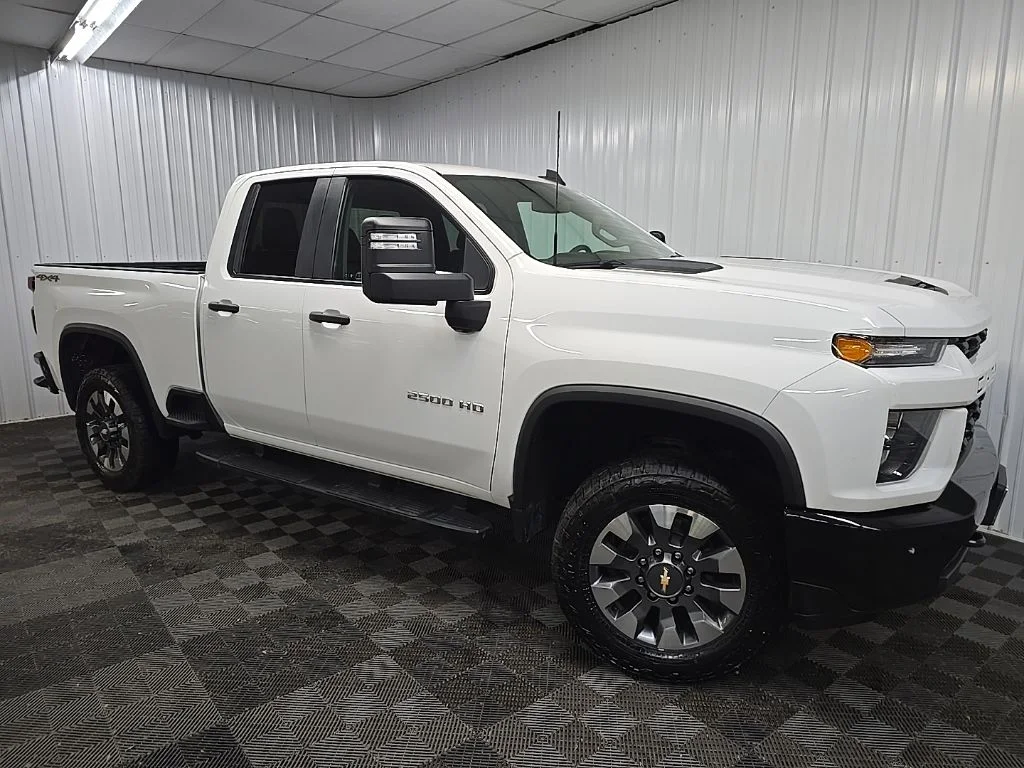 Used 2021 White Chevrolet Custom image 7