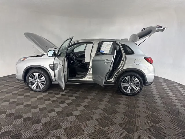 Used 2024 Black Mitsubishi  image 9