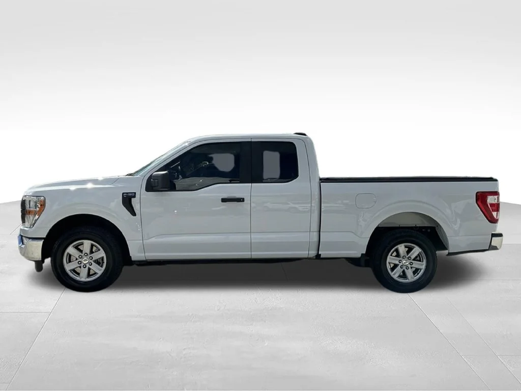 Used 2022 White Ford XL image 3