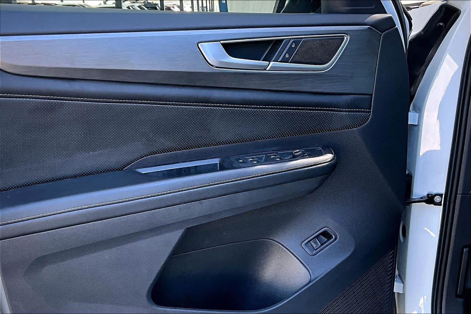 2024 Volkswagen Atlas Cross Sport SE w/Tech - Photo 22