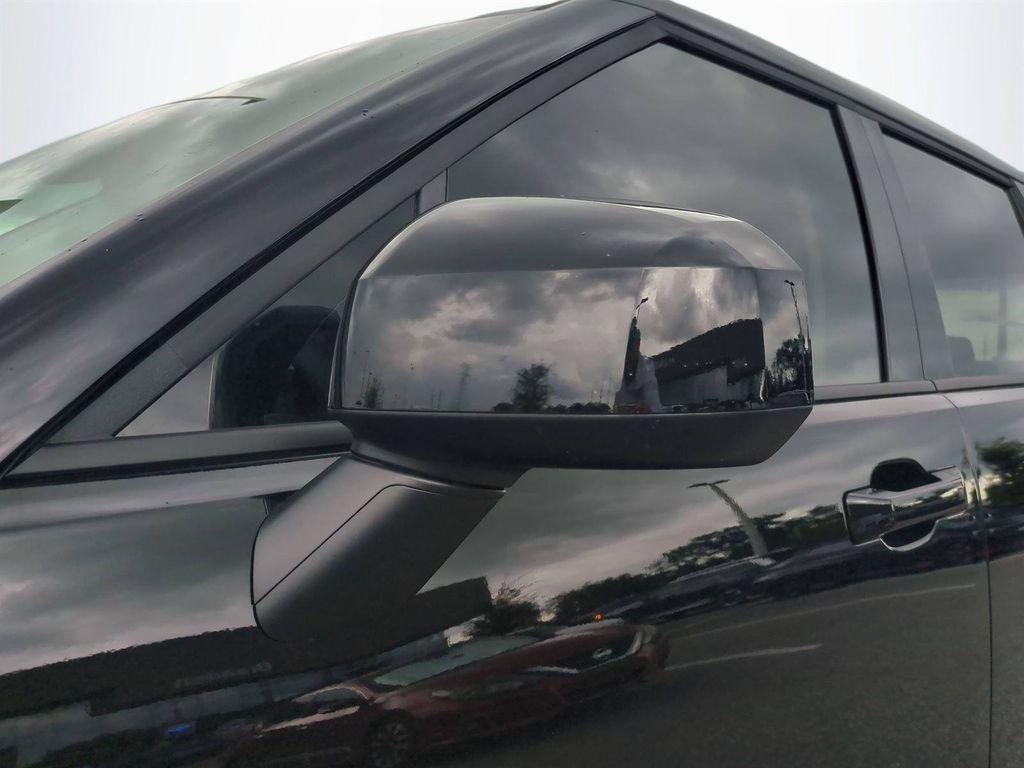 New 2027 Black Hyundai SE FWD image 12
