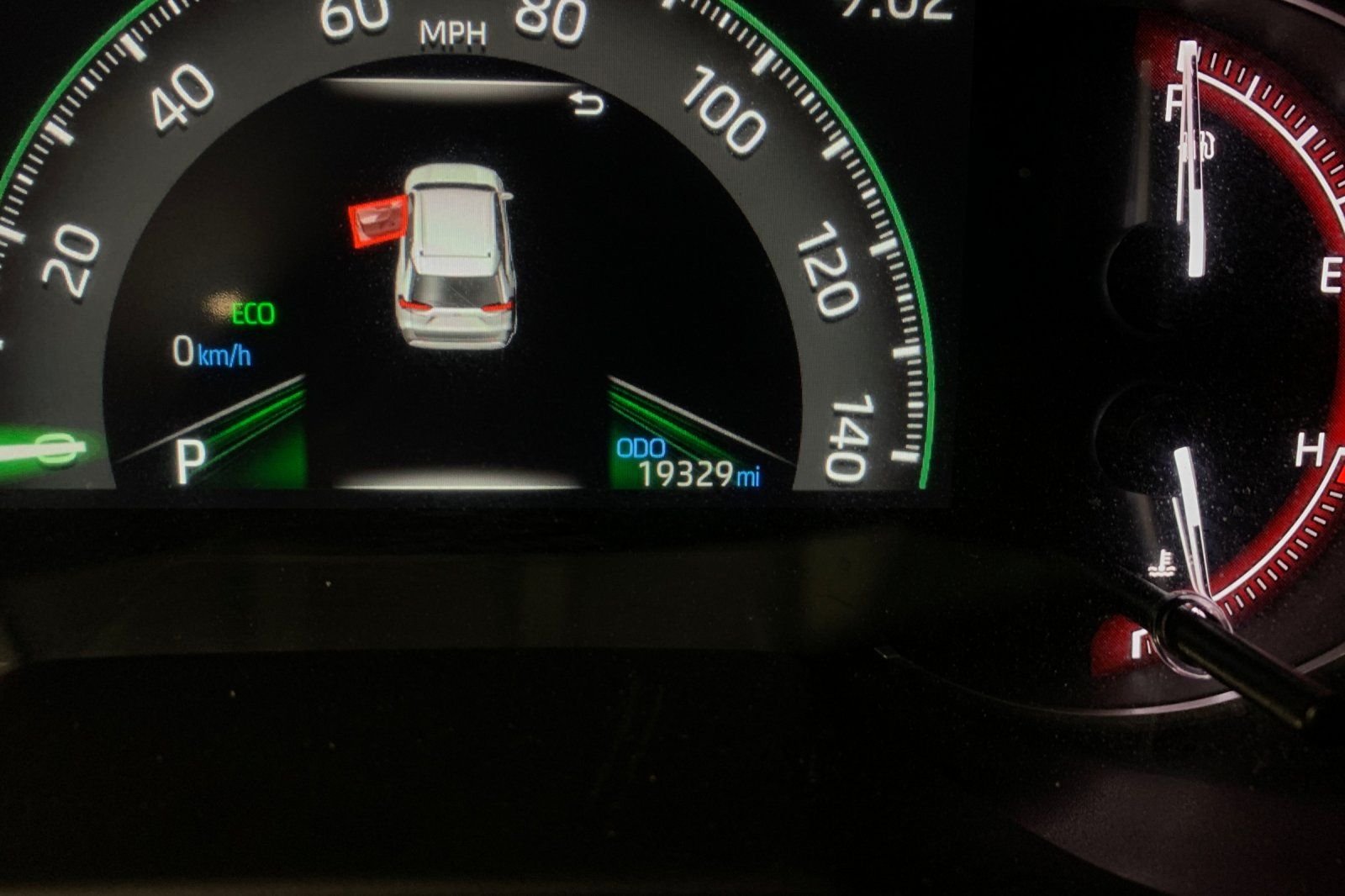 Used 2025 White Toyota LE image 31