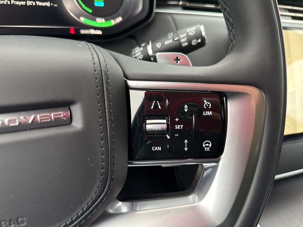 New 2025 Santorini Black Land Rover SE image 21
