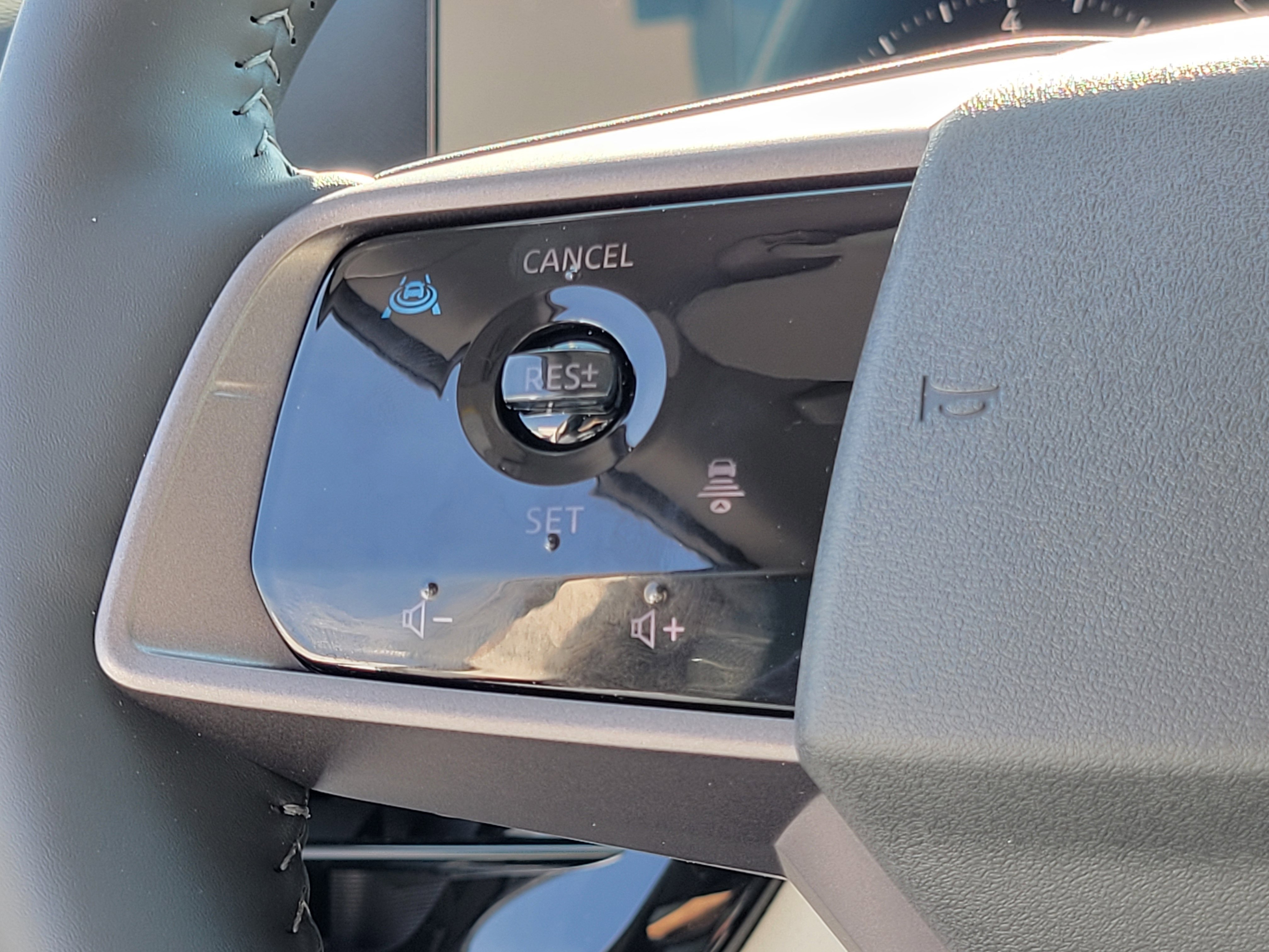 New 2026 Everest White Pearl Tricoat Nissan SL image 35