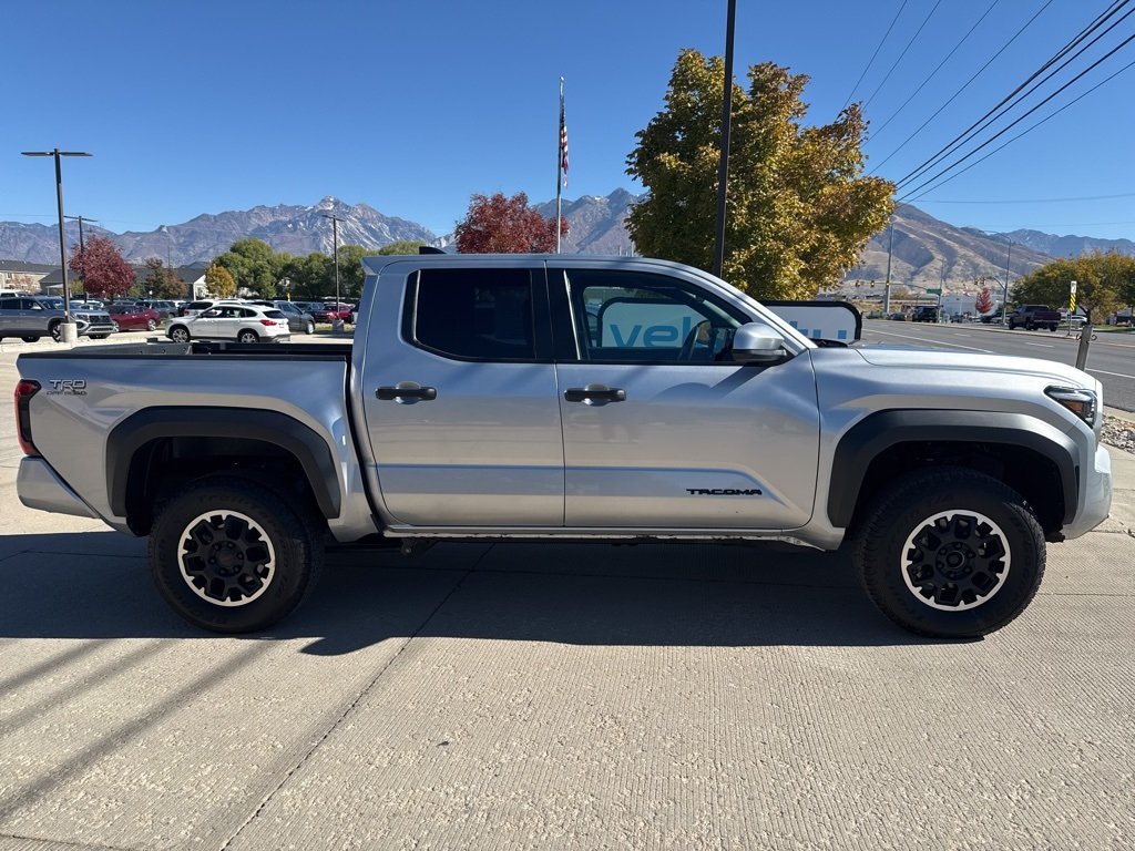 2024 Toyota Tacoma TRD Off-Road photo 2