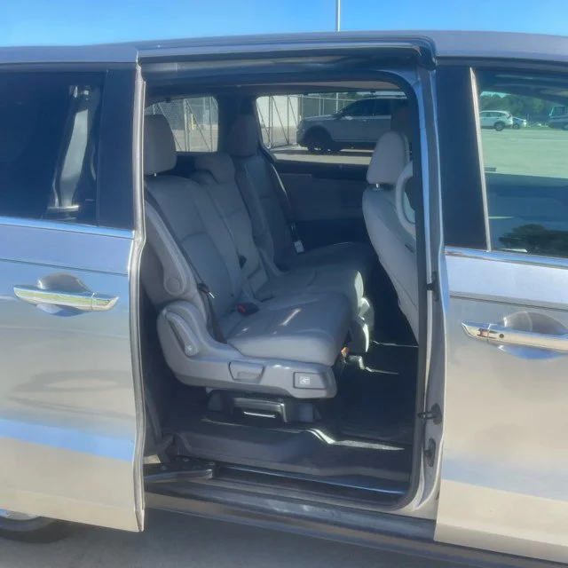 Used 2019 Lunar Silver Metallic Honda EX-L image 14