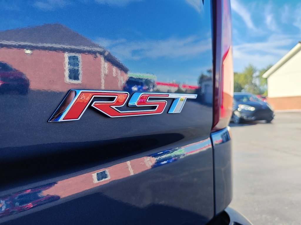 Used 2019 Blue Chevrolet RST image 28