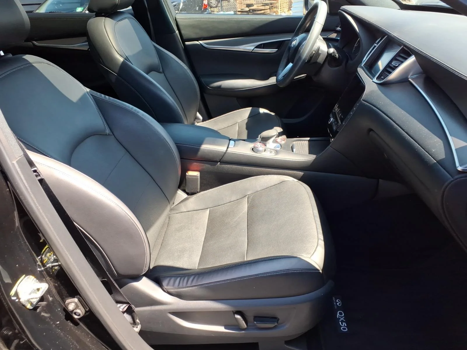 Certified Used 2022 Black INFINITI LUXE image 20