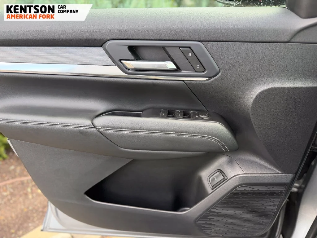 Used 2026 Silver GMC Elevation image 19