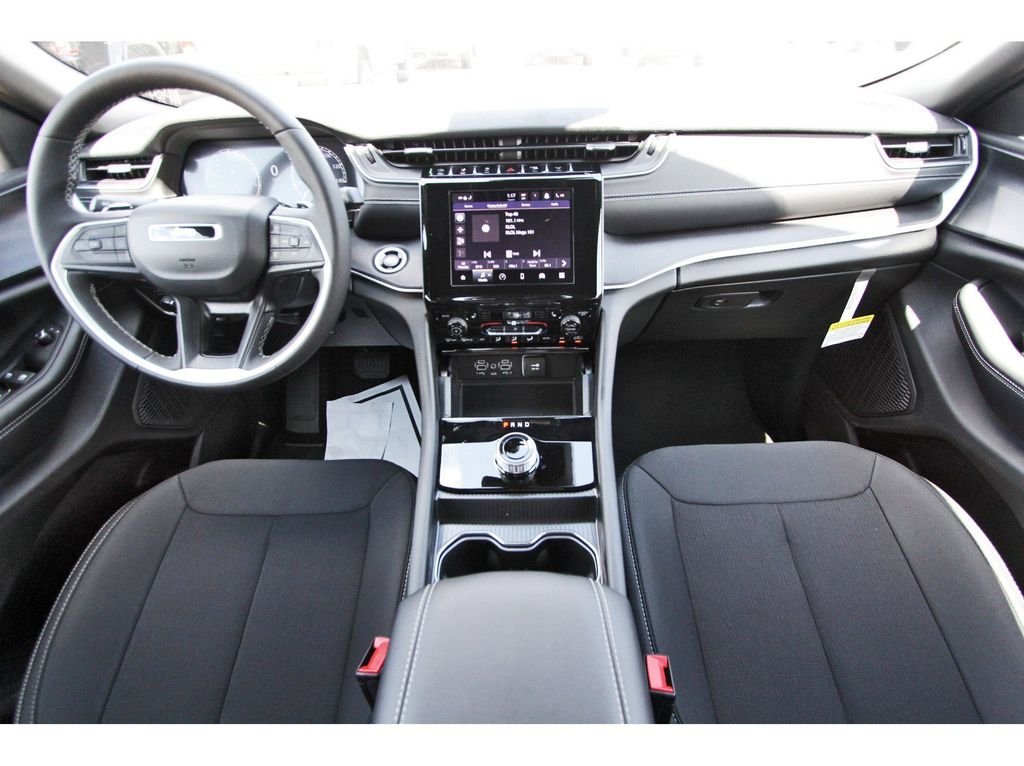 Used 2025 White Jeep Laredo image 9