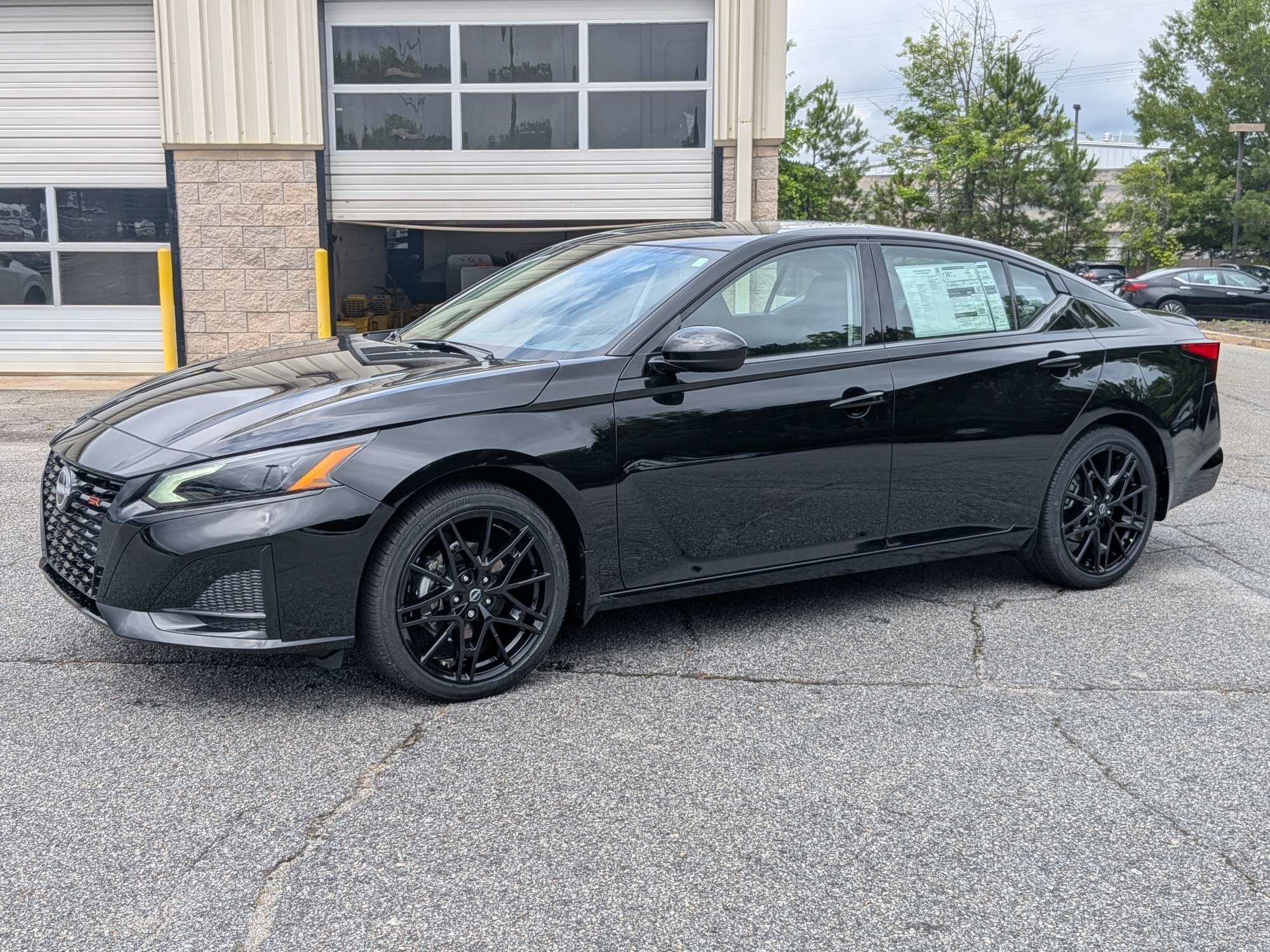 New 2026 Black Nissan 2.5 SR image 6