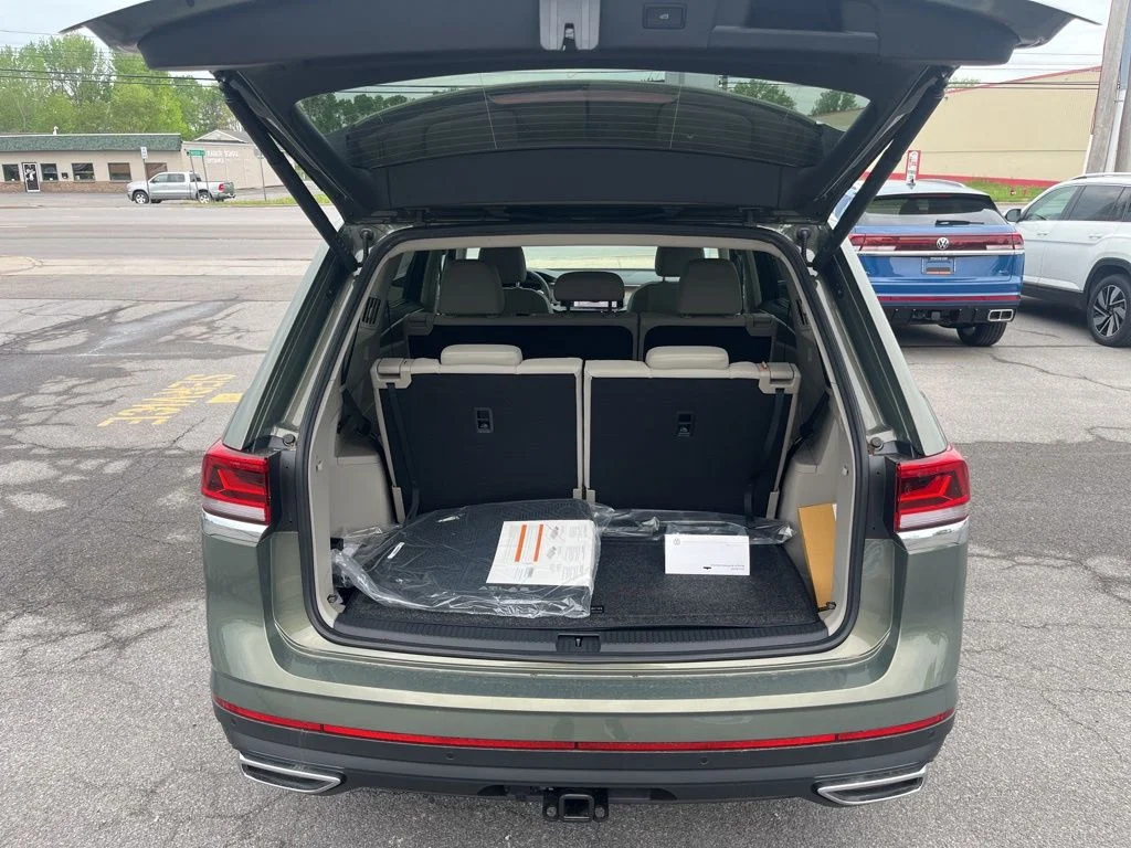 New 2026 Green Volkswagen 2.0T SE w/Technology image 16