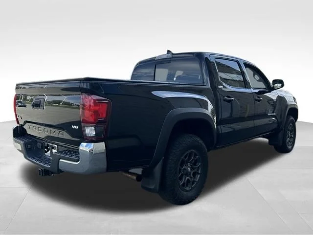 Used 2018 Black Toyota SR5 image 5