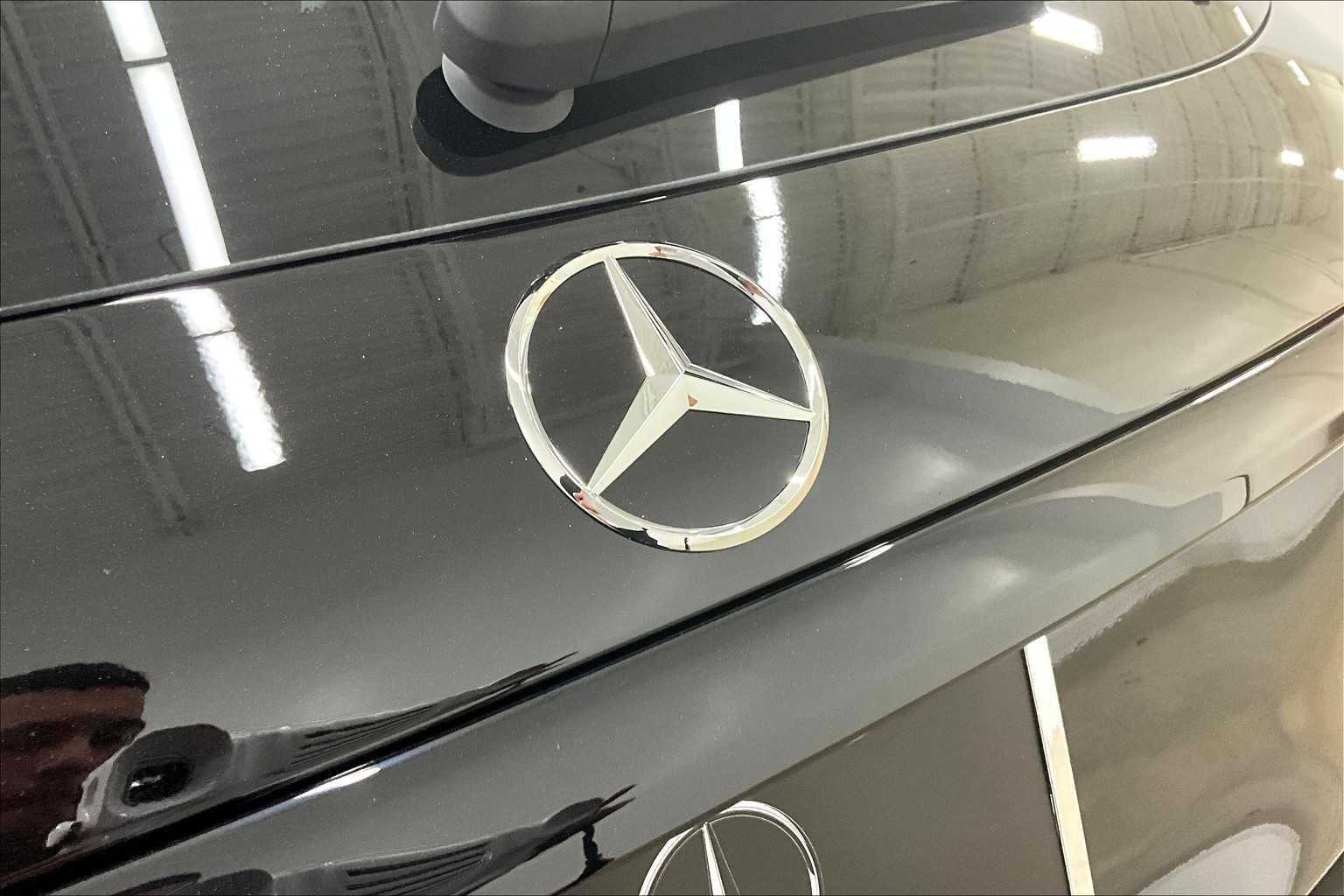 New 2026 Black Mercedes-Benz GLC 300 image 15