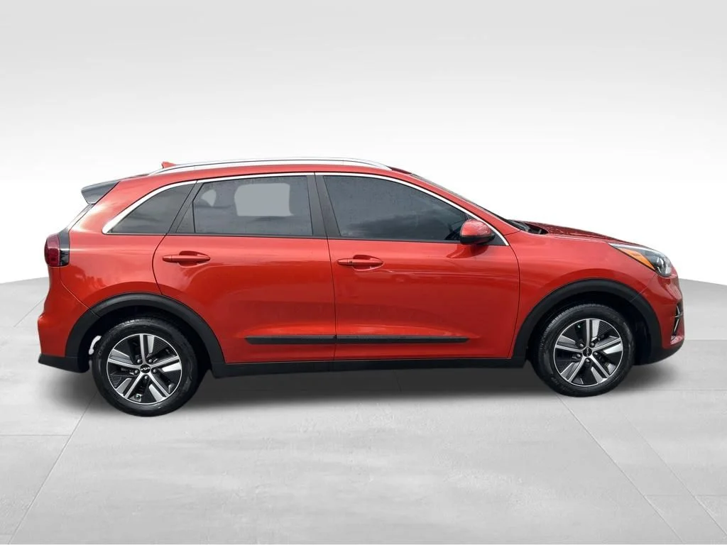Used 2022 Orange Kia LXS image 7
