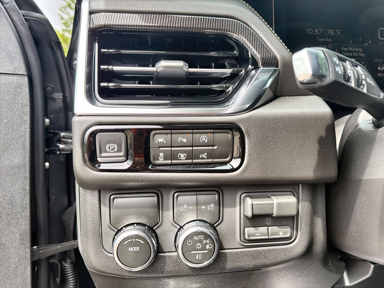 New 2026 Onyx Black GMC Elevation image 15