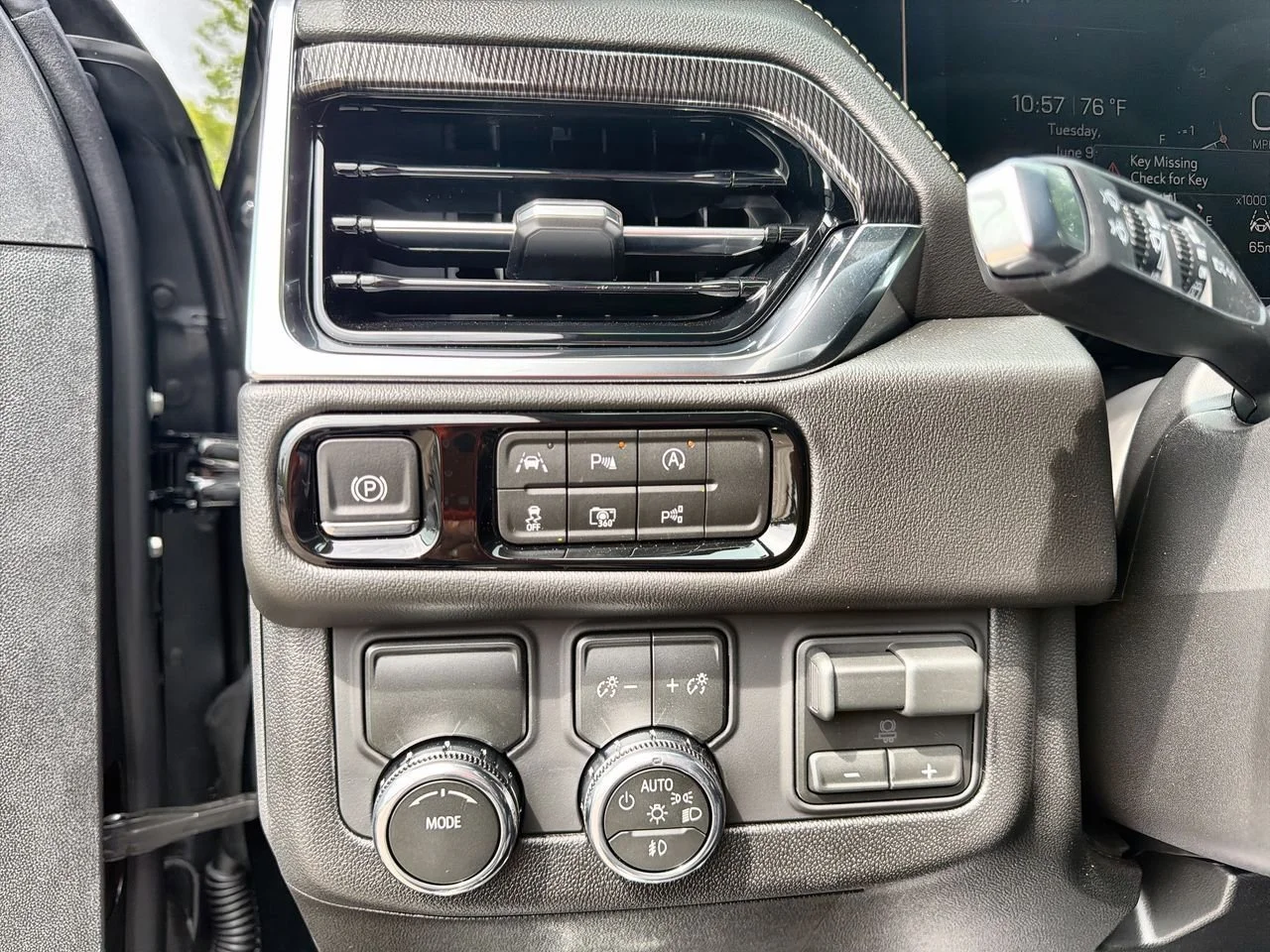 New 2026 Onyx Black GMC Elevation image 15