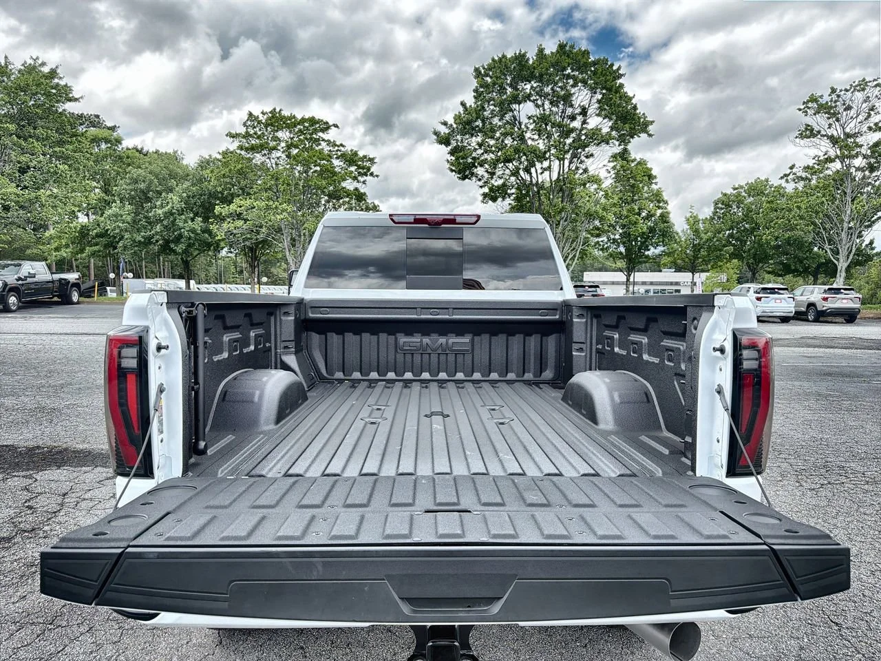 Used 2025 Summit White GMC AT4 image 21