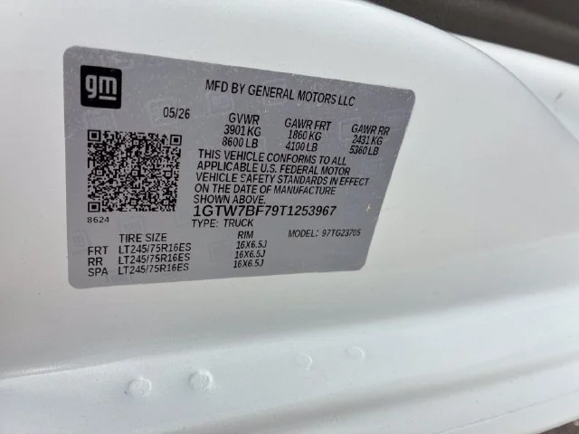 New 2026 Summit White GMC Work Van image 28