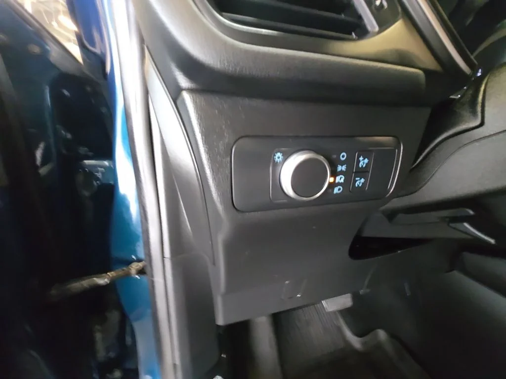Used 2020 Green Ford SE image 26