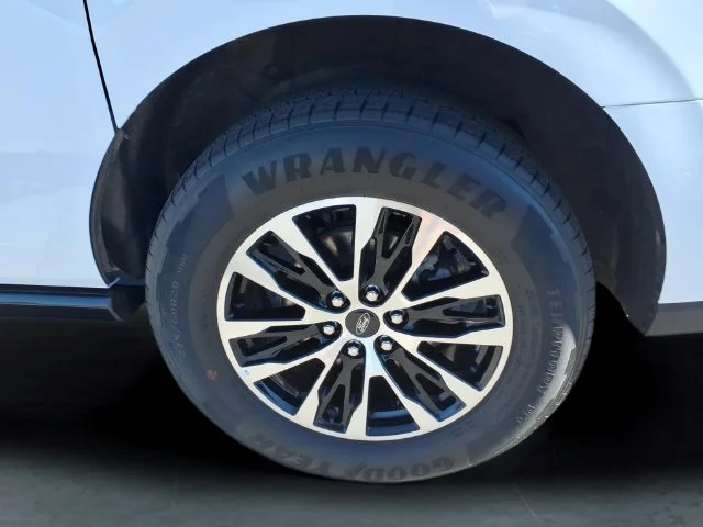 Used 2025 White Ford Platinum image 12