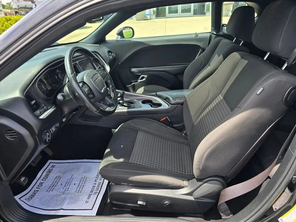 Used 2019 Black Dodge SXT image 12
