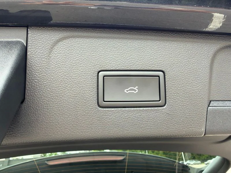New 2026 Black Volkswagen Peak Edition image 7