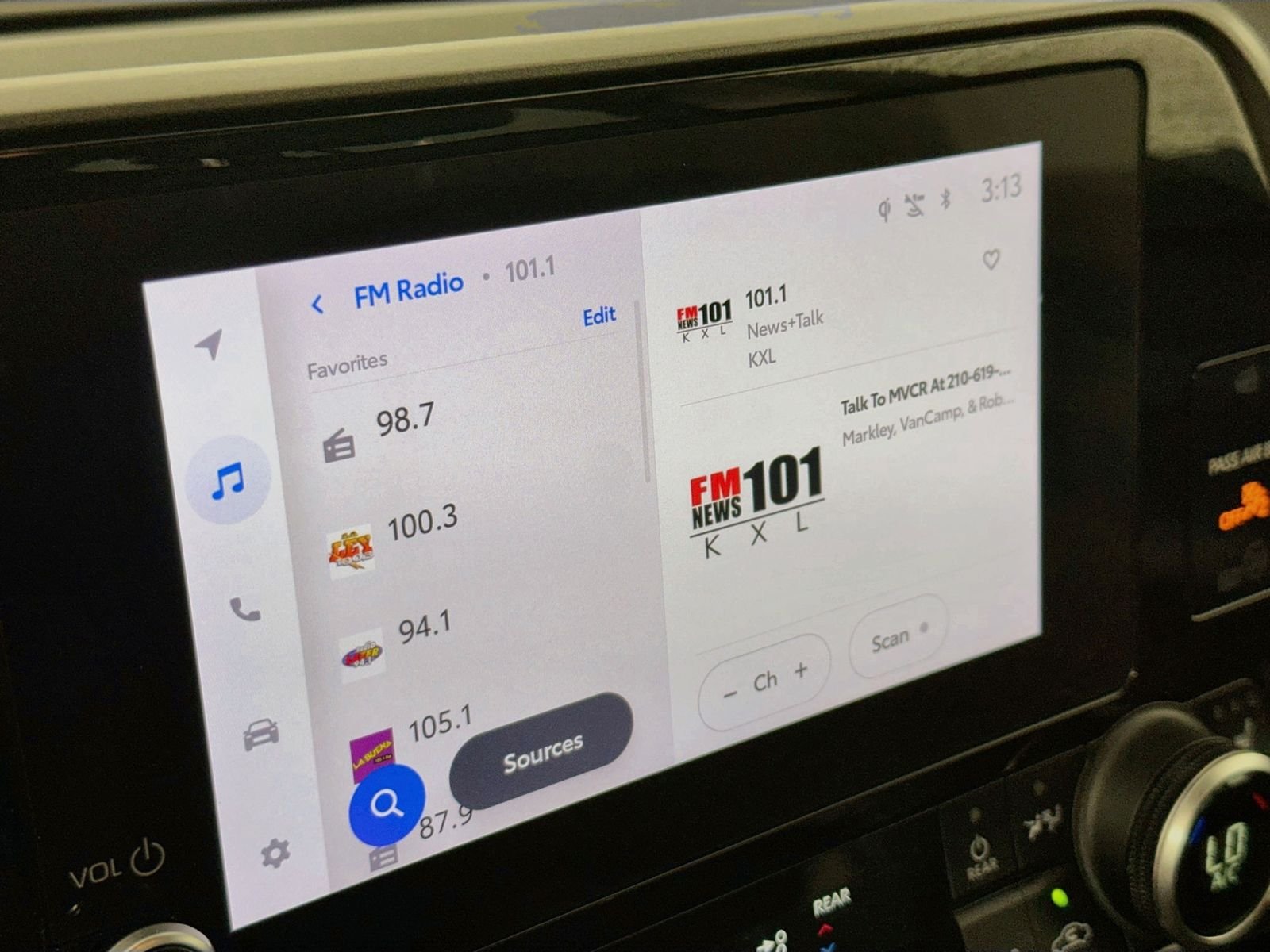 Used 2023 Pearl Toyota XLE image 15