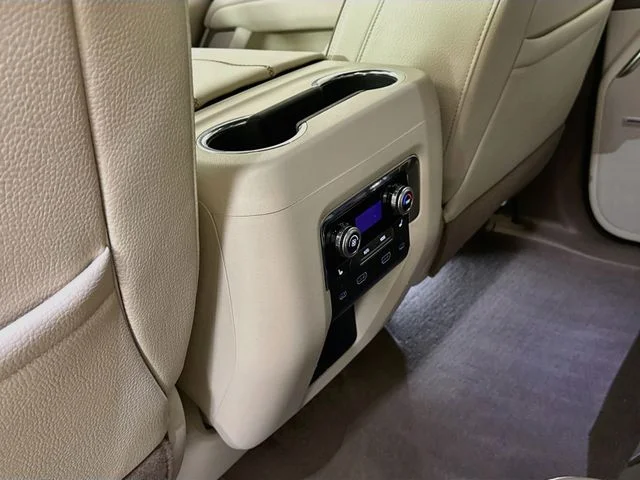 Used 2025 White GMC Denali image 28