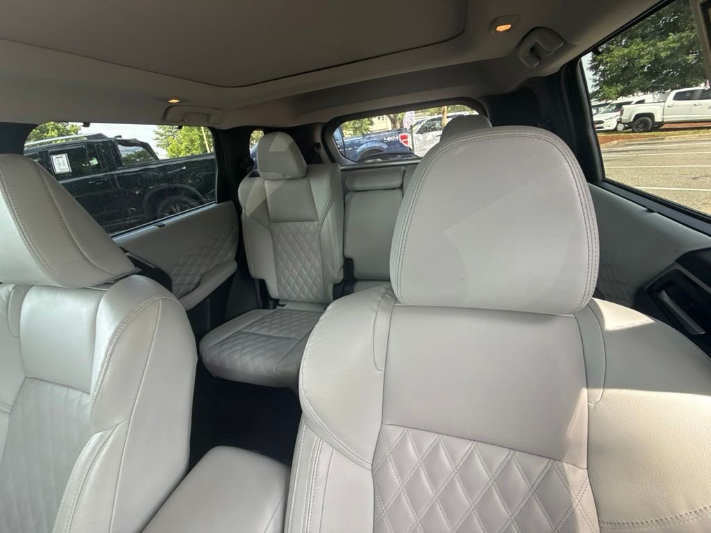 Used 2024 Gray Mitsubishi SEL Platinum Edition image 15