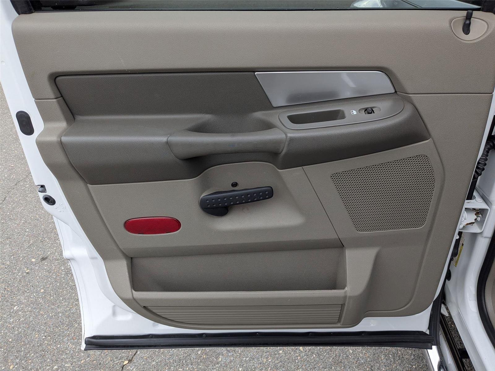Used 2008 Bright White Dodge SXT image 25