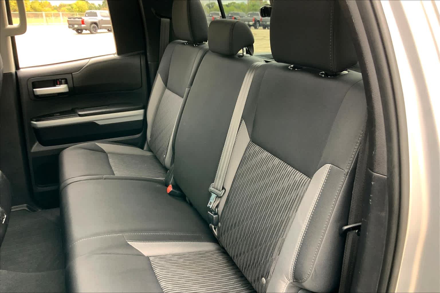 Used 2016 Silver Sky Metallic Toyota SR5 image 20