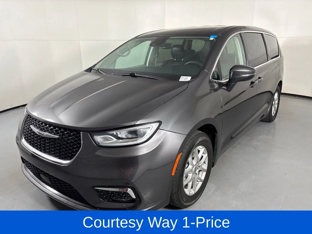 Used 2023 Gray Chrysler Touring L image 5