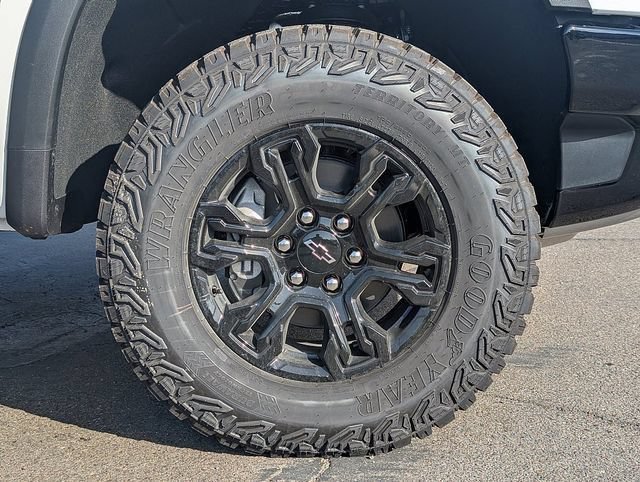 New 2026 Summit White Chevrolet ZR2 image 6